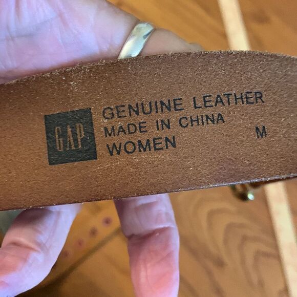 Gap size medium genuine leather belt. The color is tan - Picture 5 of 7
